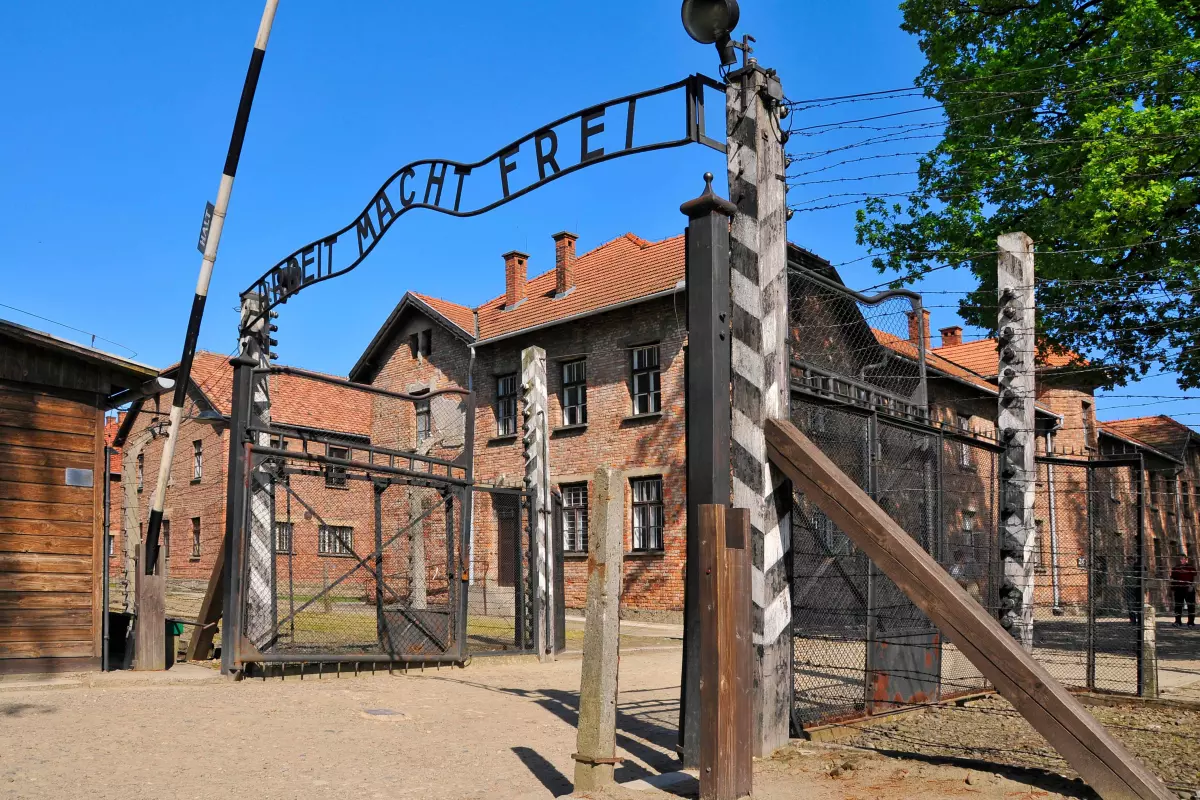 24 heures à Auschwitz : deux rescapées racontent l'enfer vécu