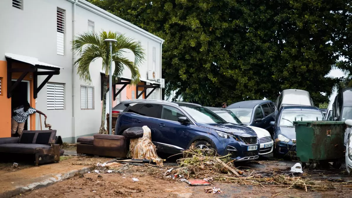 🔴 Alerte cyclonique violette : la Guadeloupe confinée