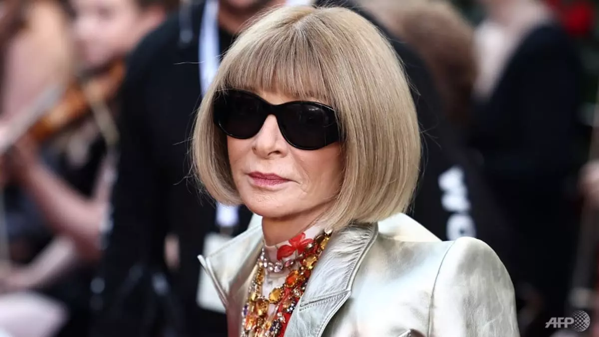 Ana Wintour en pleine polémique après avoir gardé ses lunettes de soleil pendant le licenciement de son staff