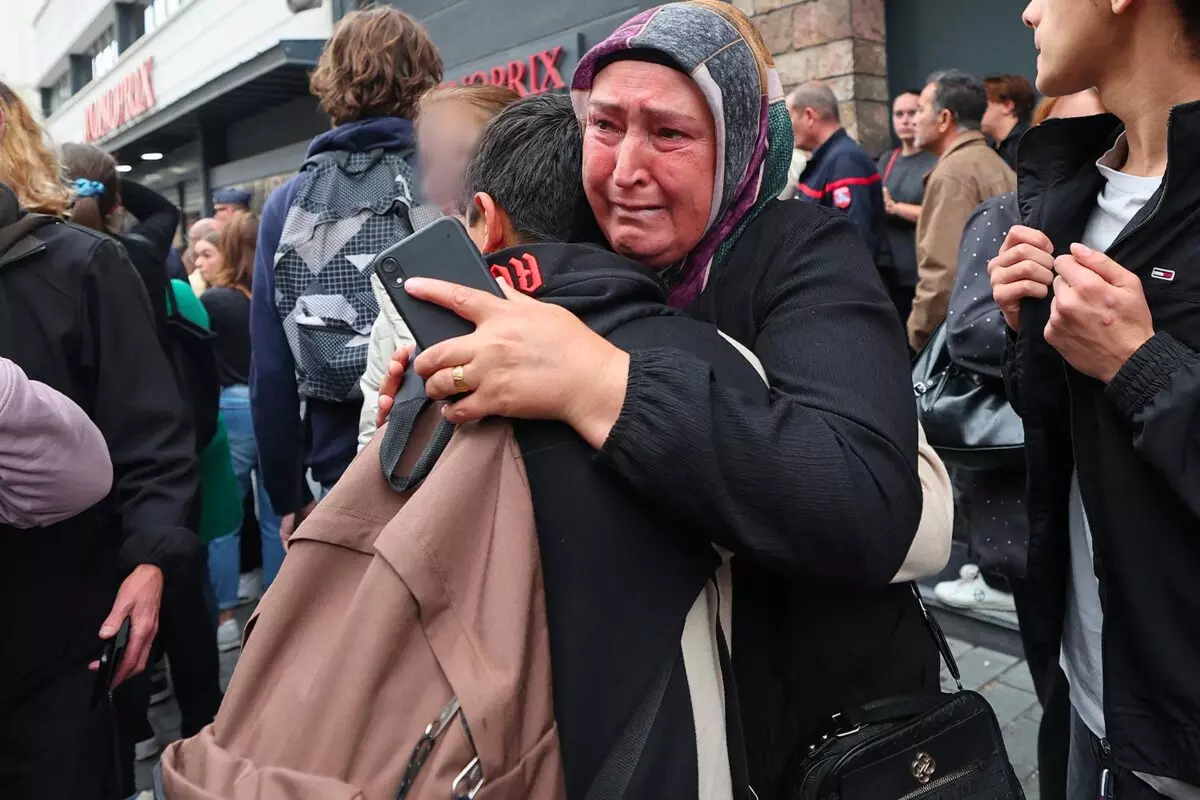 Attentat d'Arras : un professeur tué, la communauté scolaire sous le choc