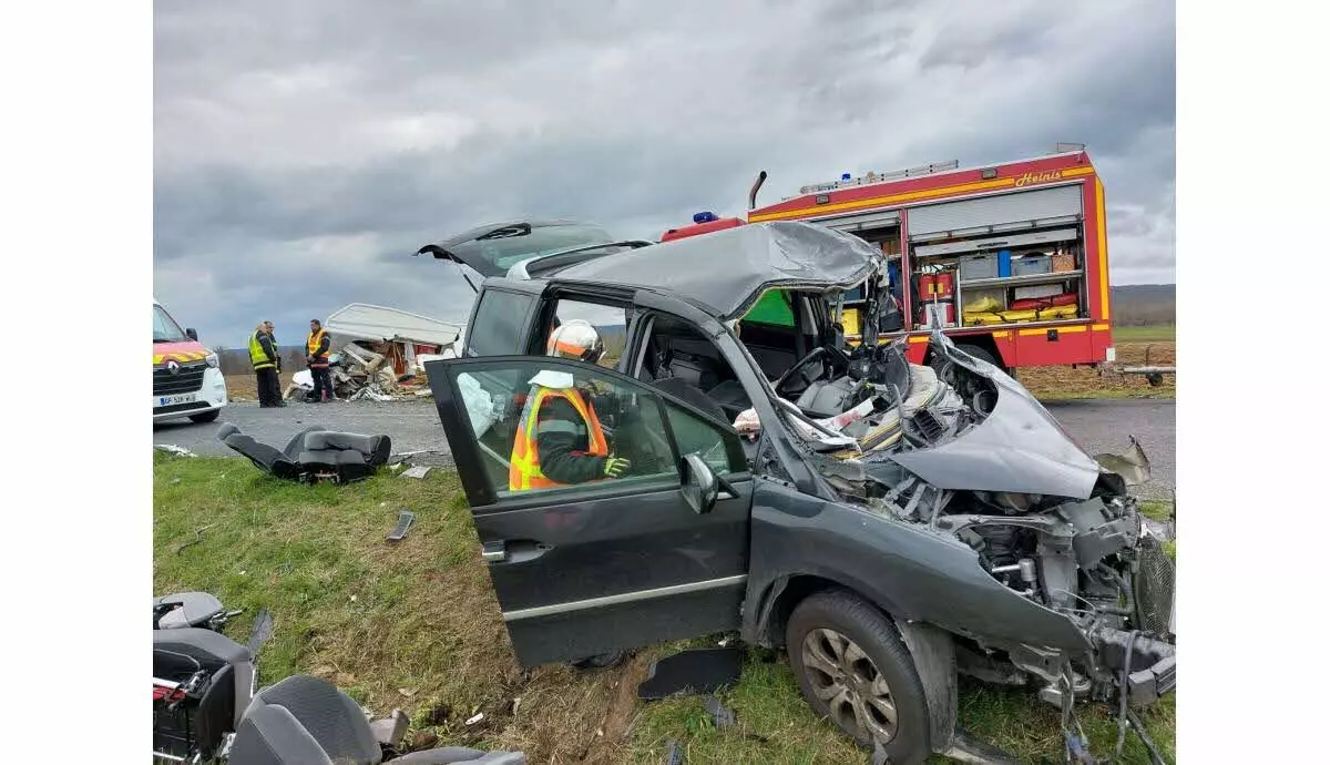 Attention aux pieds sur le tableau de bord en voiture, un danger méconnu