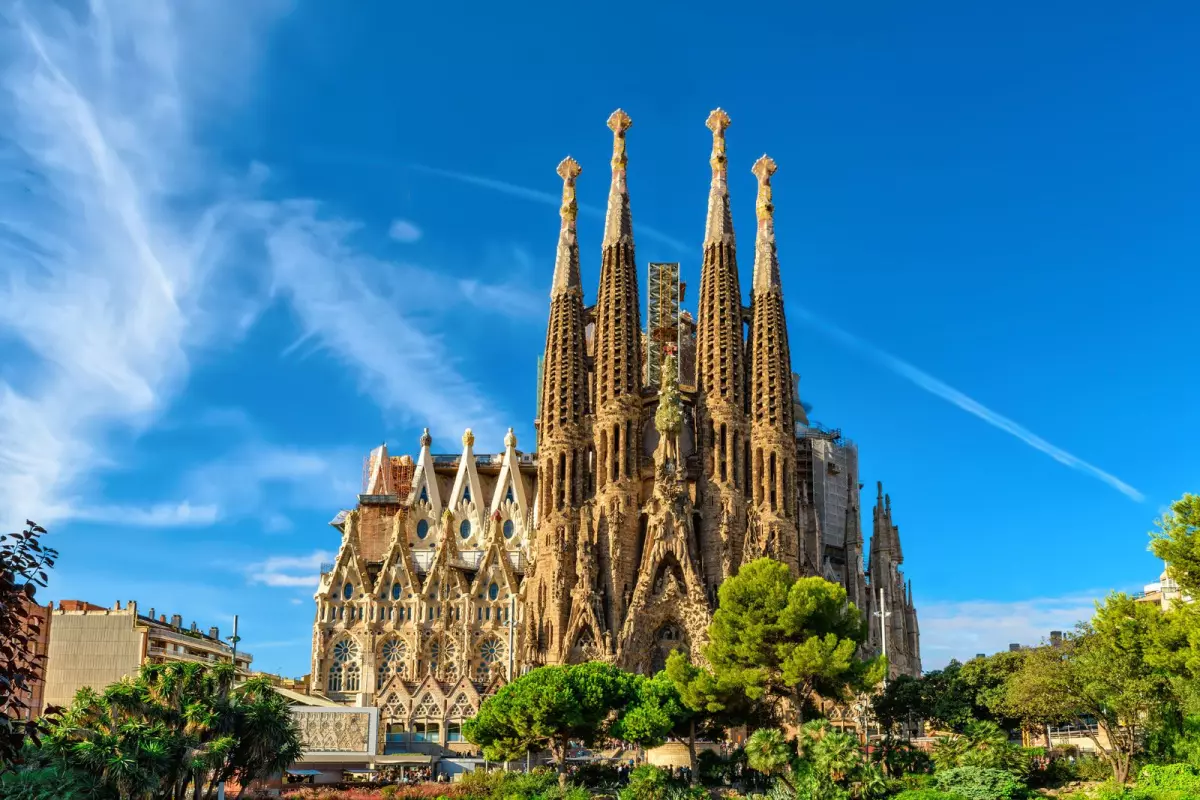 Découvrez la montagne qui a inspiré la célèbre Sagrada Familia