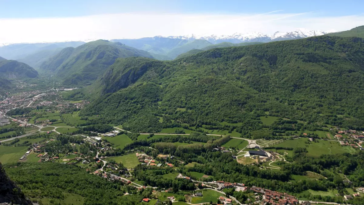 Découvrez les paysages magnifiques de l'Ariège depuis le ciel !