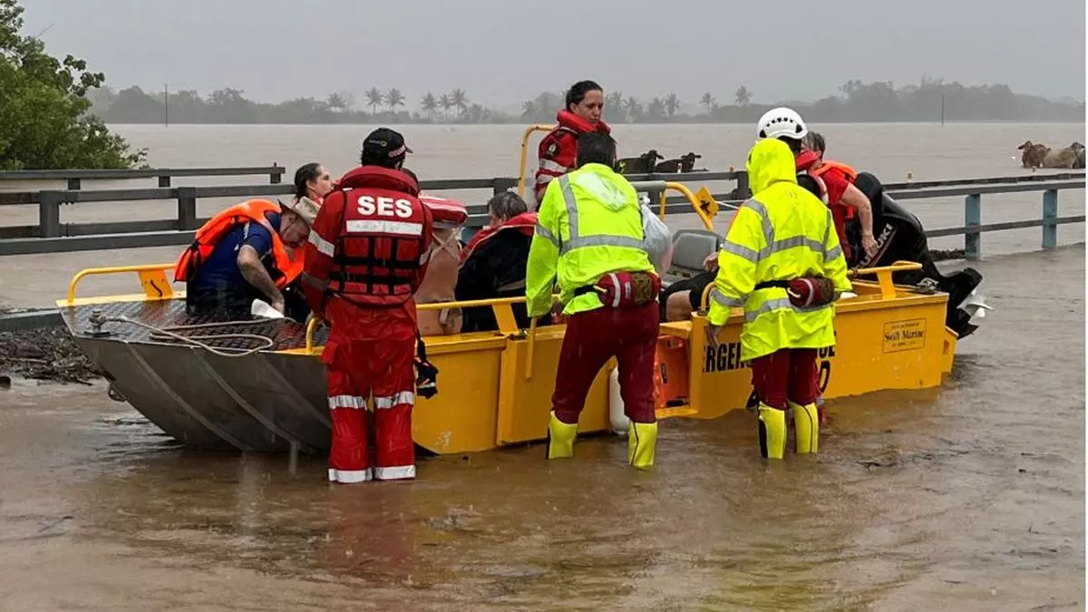 Inondations dévastatrices en Australie : des avions volent au-dessus des eaux et des crocodiles envahissent les rues