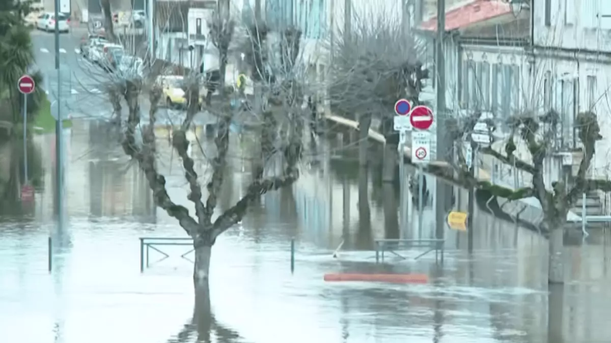 Inondations en Charente-Maritime : le niveau de l’eau continue de monter, les évacuations se poursuivent