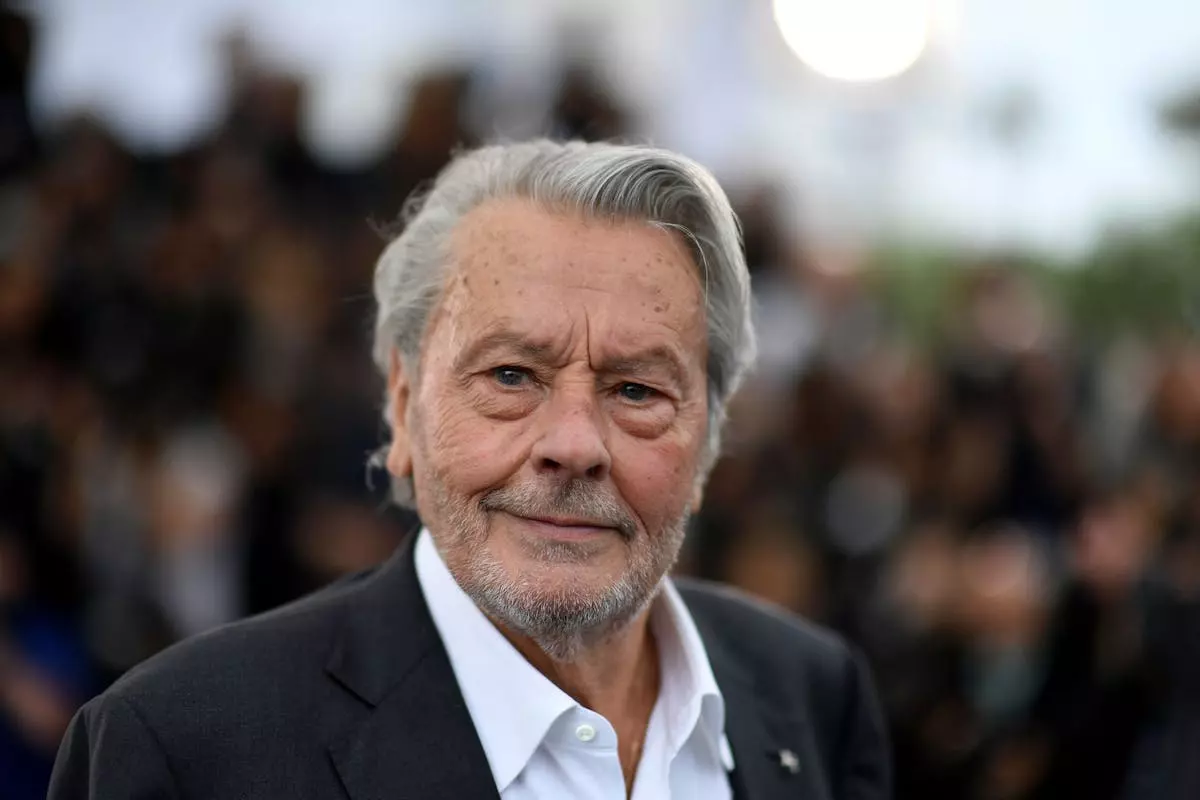 Inquiétudes grandissantes sur la santé d'Alain Delon : les détails révélateurs de l'urgence