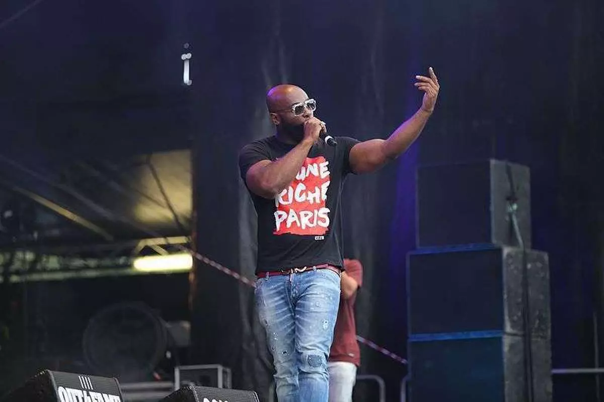 Kaaris choque en invitant des prostituées sur scène lors de son concert