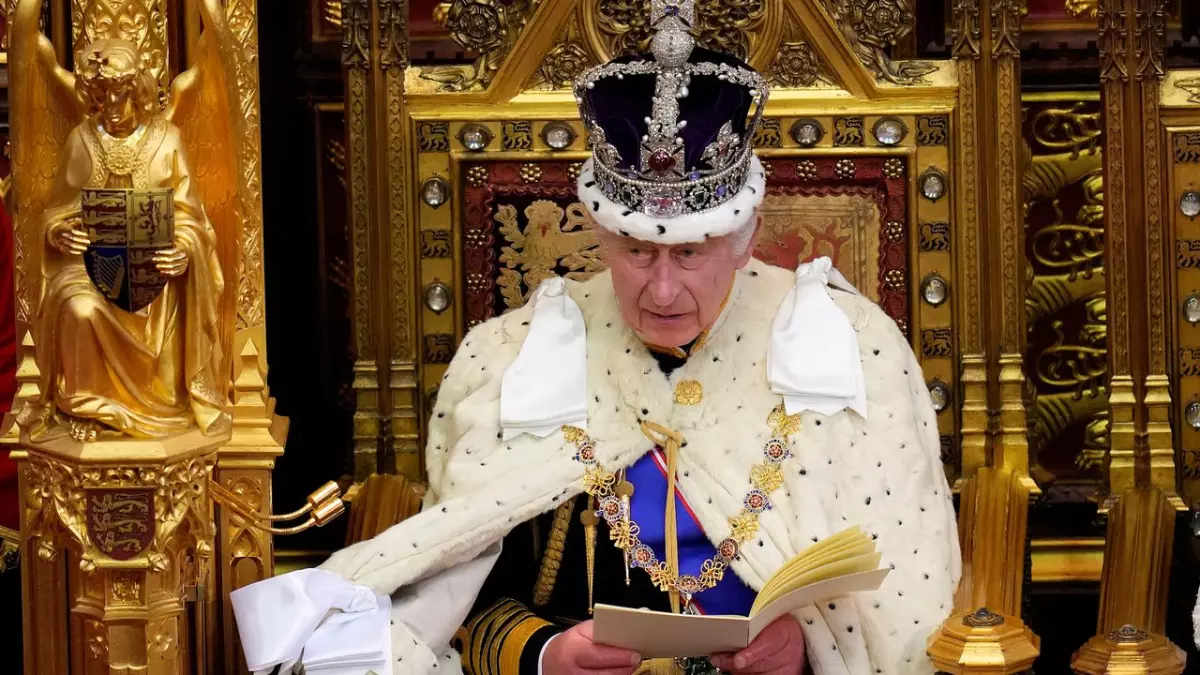 Le premier discours du trône du roi Charles III fait polémique