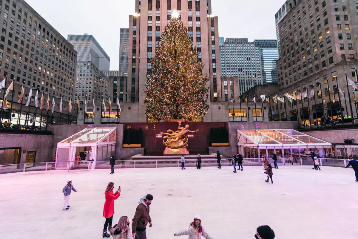 Le Rockefeller Center de New York recrée une célèbre photo mondiale