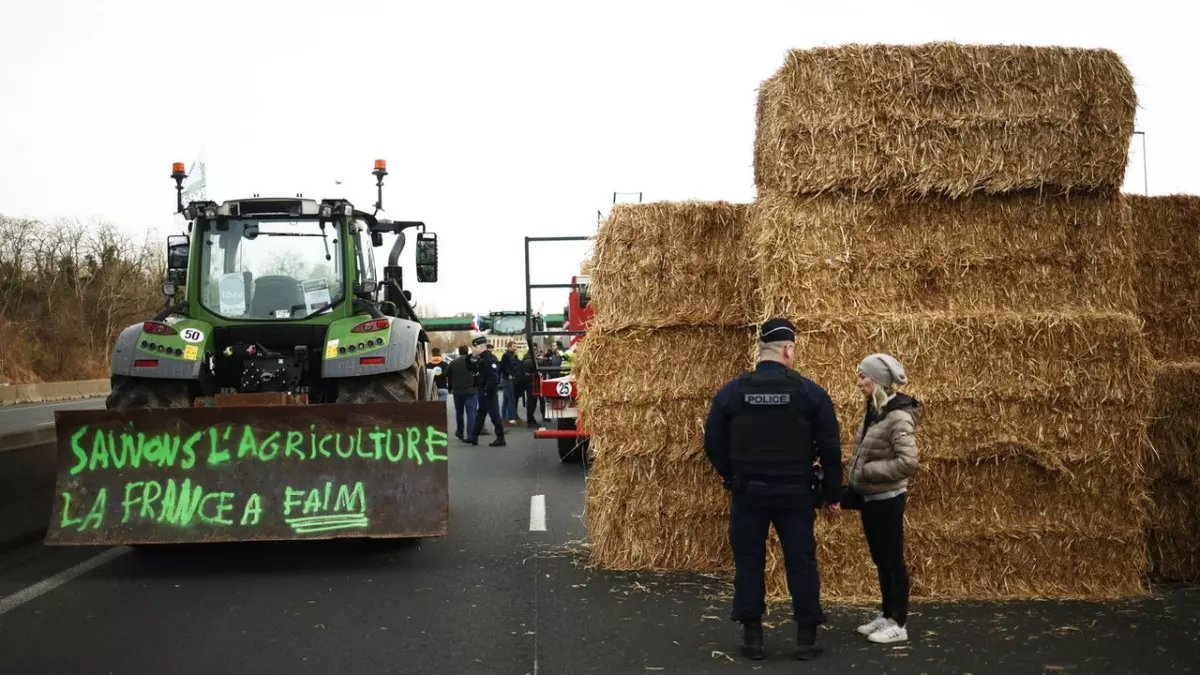 Les agriculteurs déterminés à rejoindre Paris malgré leur déception