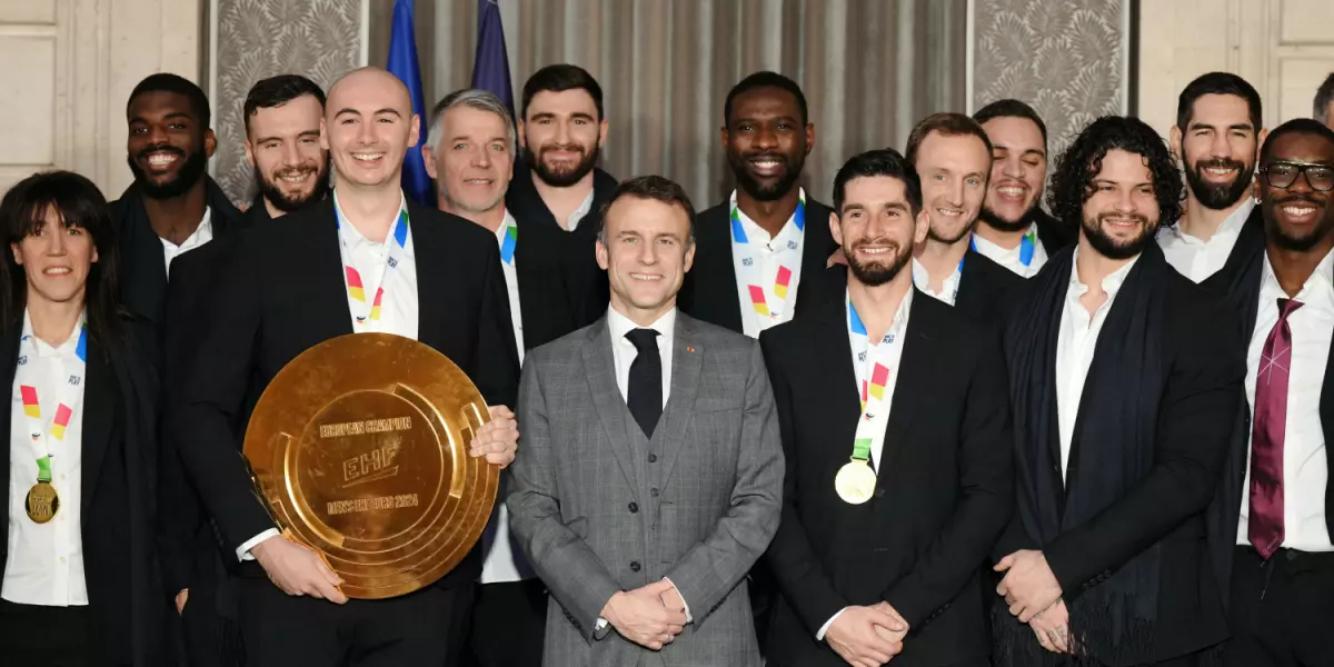 Les handballeurs français champions d'Europe dans C à vous