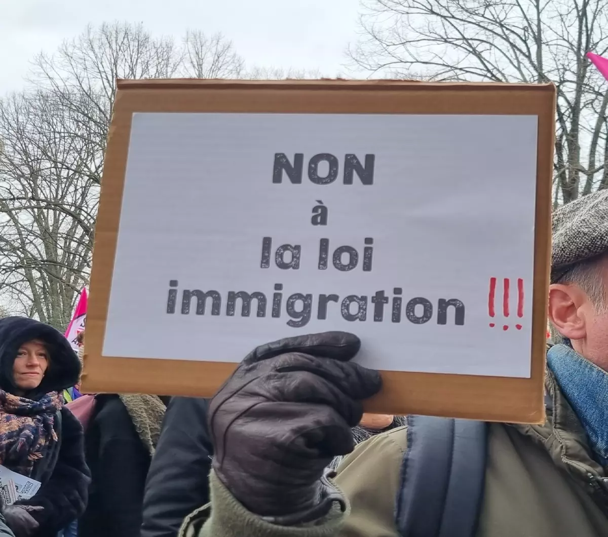 Loi immigration en France : le débat s'intensifie au Sénat