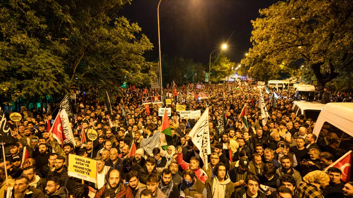 Manifestations de colère suite à la frappe sur l'hôpital de Gaza