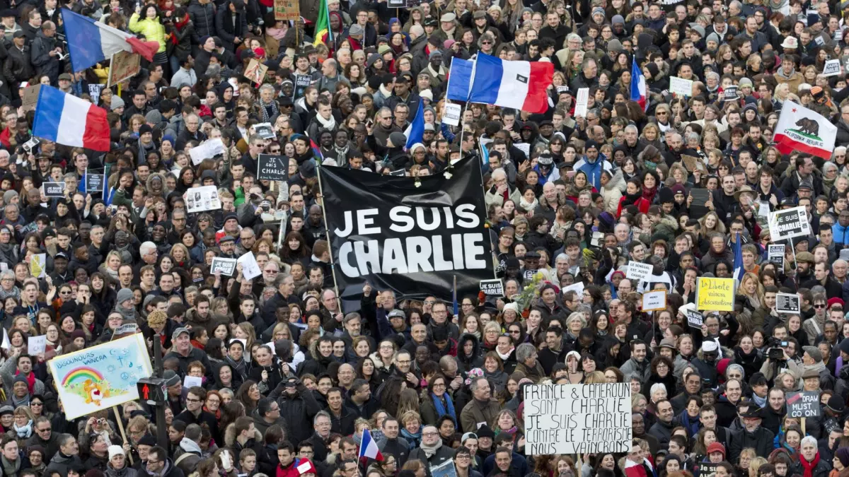 Paris rend hommage aux victimes des attentats de Charlie Hebdo et de l'Hypercacher