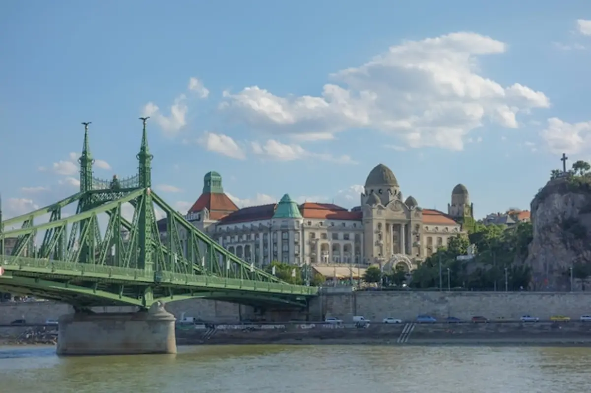 Budapest Danube parlement pont chaînes