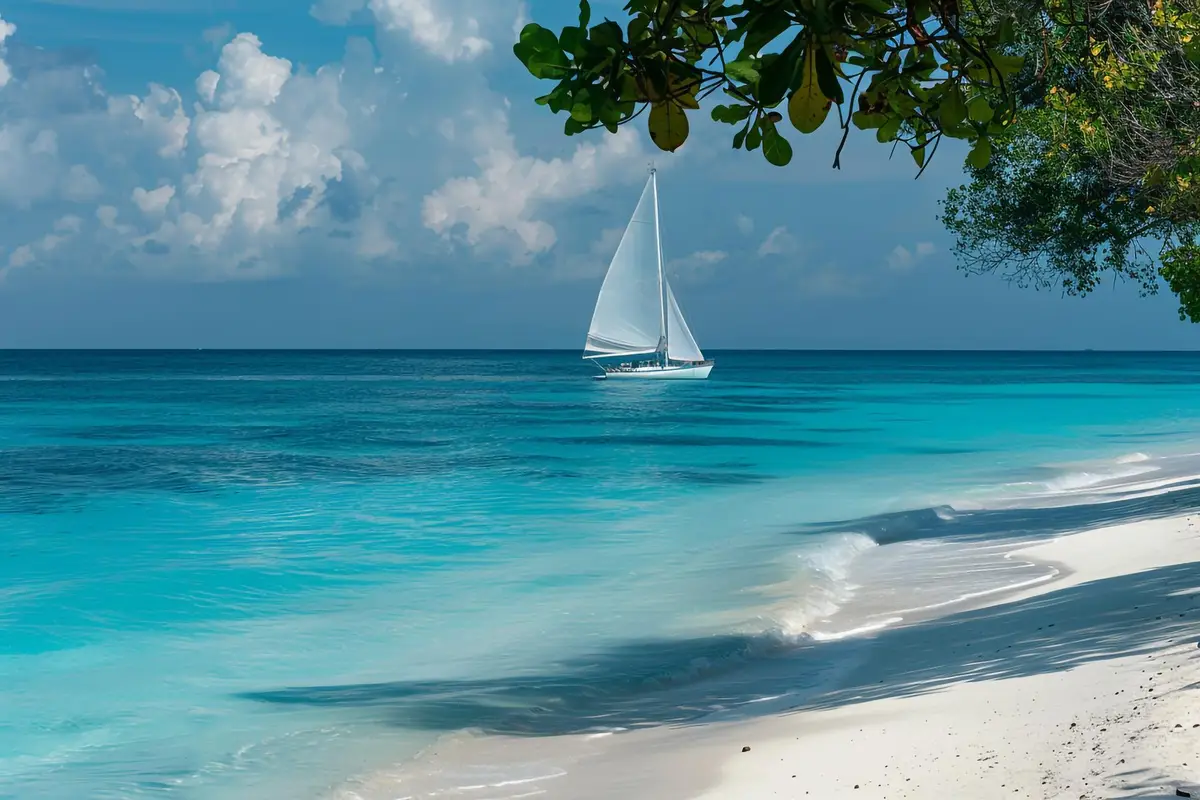 antigua plage caraibes mer turquoise voilier