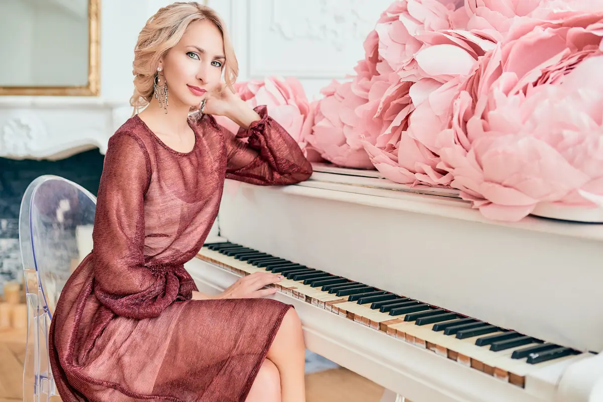 marie paule belle, chanteuse française, piano