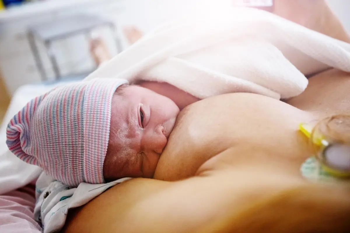 bébé naissance maternité accouchement
