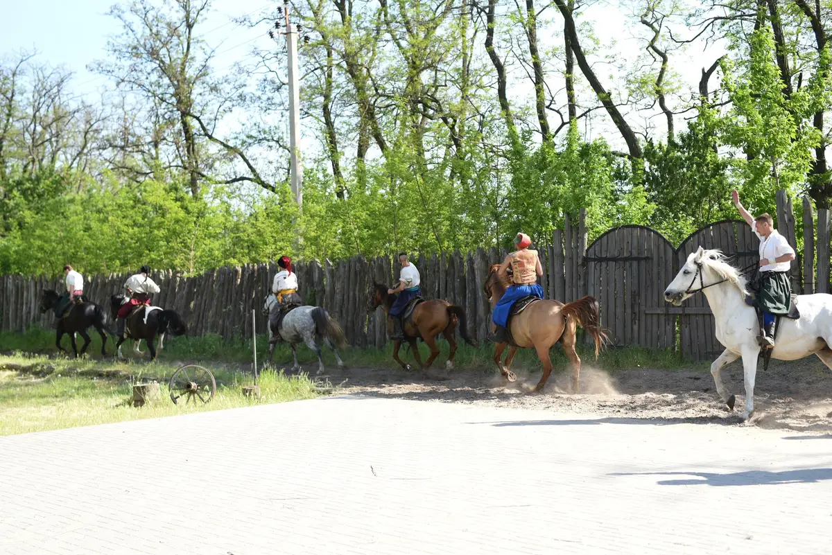 centre équestre de Najac, balade à cheval Aveyron, médiation équine